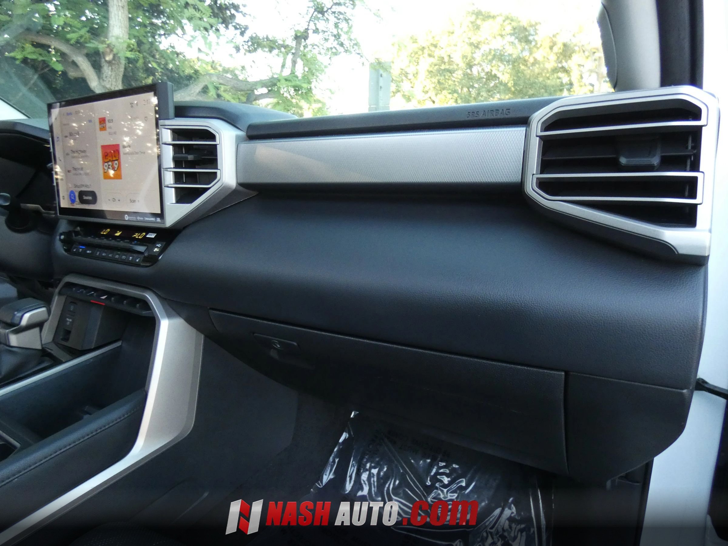 Used 2024 Toyota Tundra Limited AWD/4WD image 40