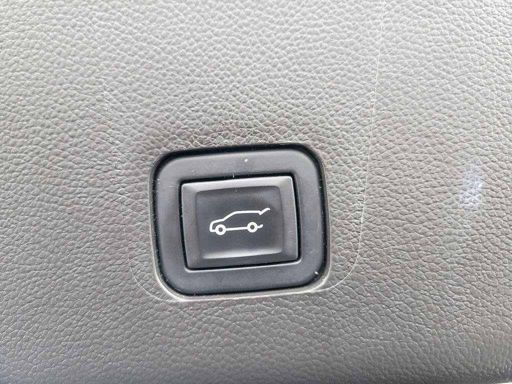 Certified 2022 Chevrolet Traverse Premier w/ Redline Edition image 21