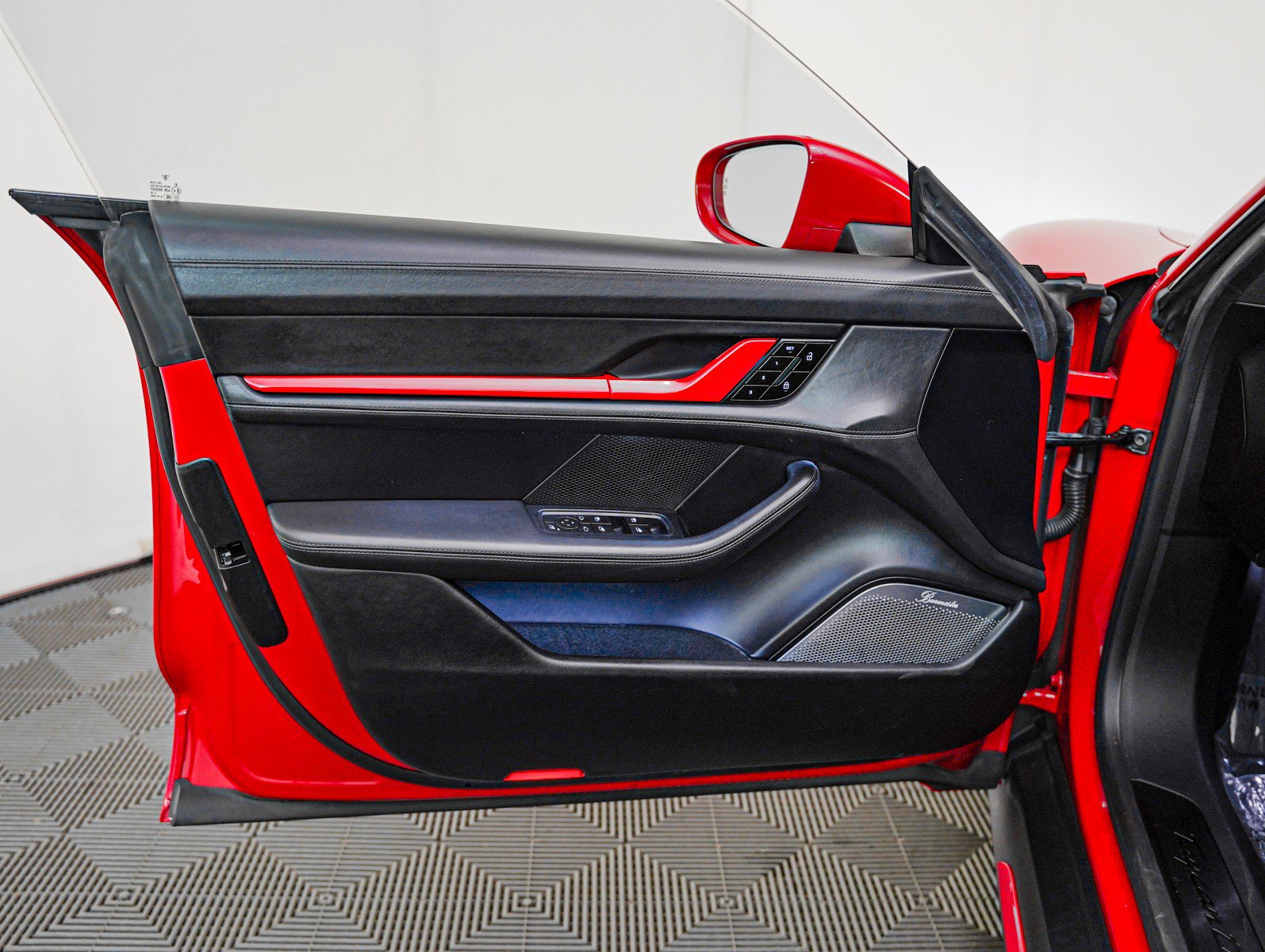 Certified 2020 Porsche Taycan Turbo image 24