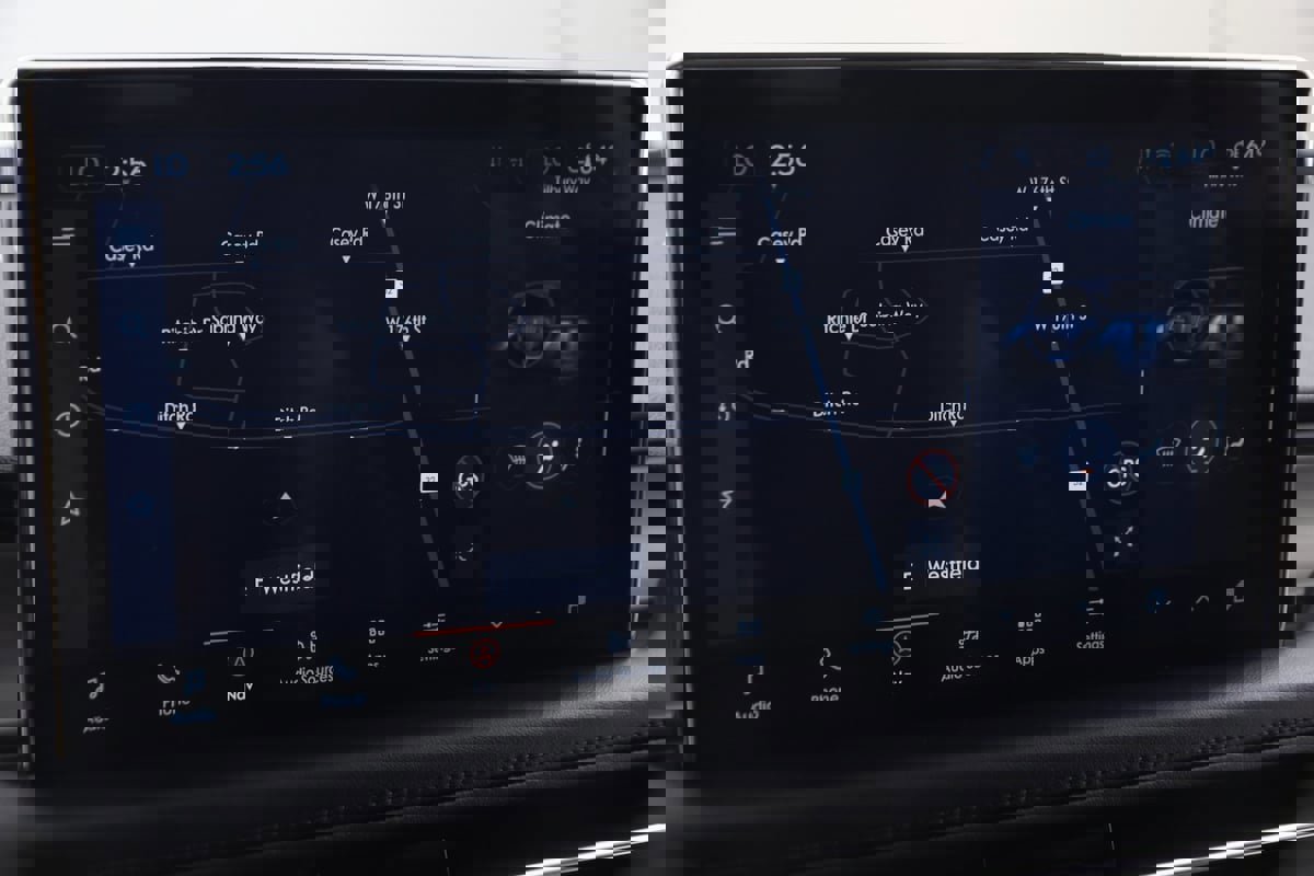 Used 2021 Lincoln Nautilus FWD w/ Equipment Group 101A image 9