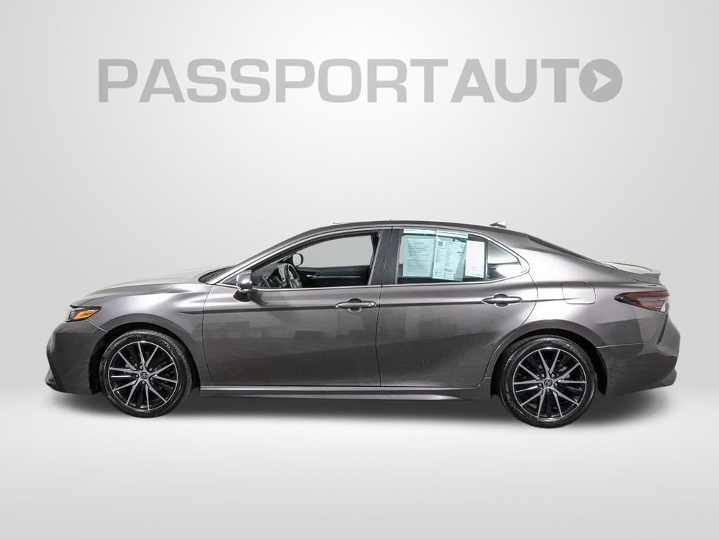 Used 2022 Toyota Camry SE image 2