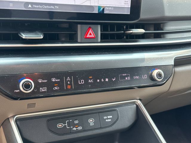 Used 2025 Kia Carnival FWD image 23