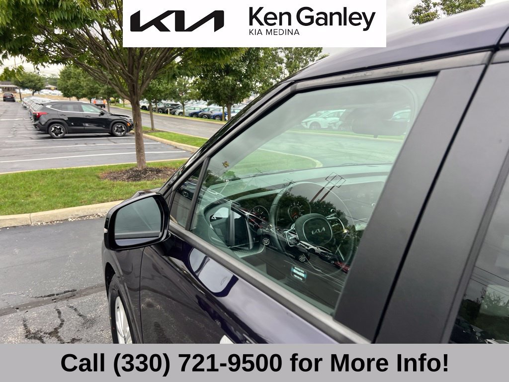 Certified 2024 Kia Carnival LX FWD image 23