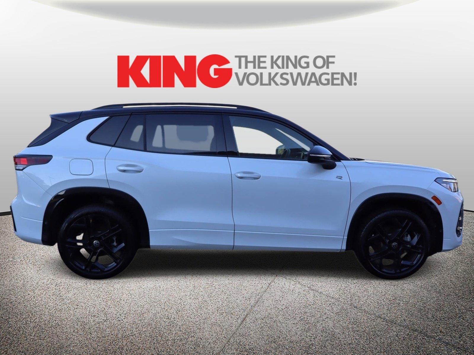 New 2026 Volkswagen Tiguan SE R-Line AWD/4WD image 3