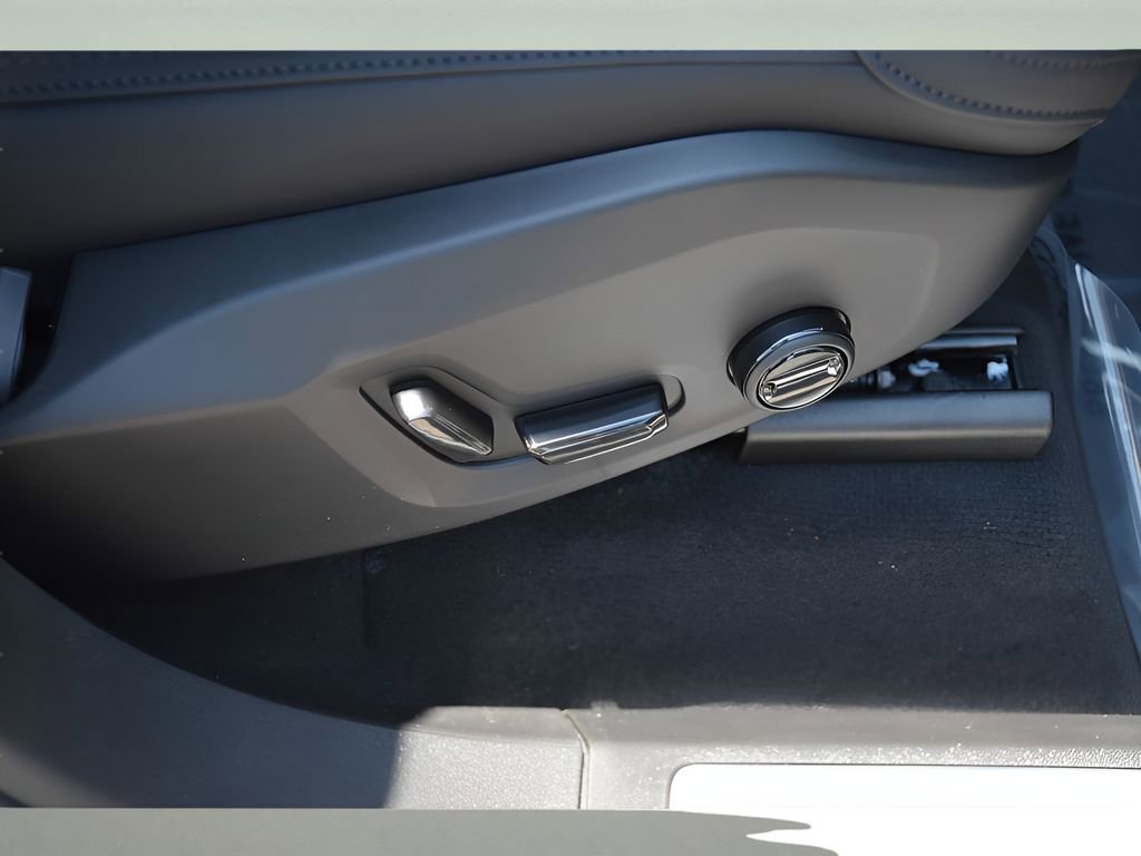 New 2026 Volvo XC90 B6 Plus w/ Protection Package Premier image 32