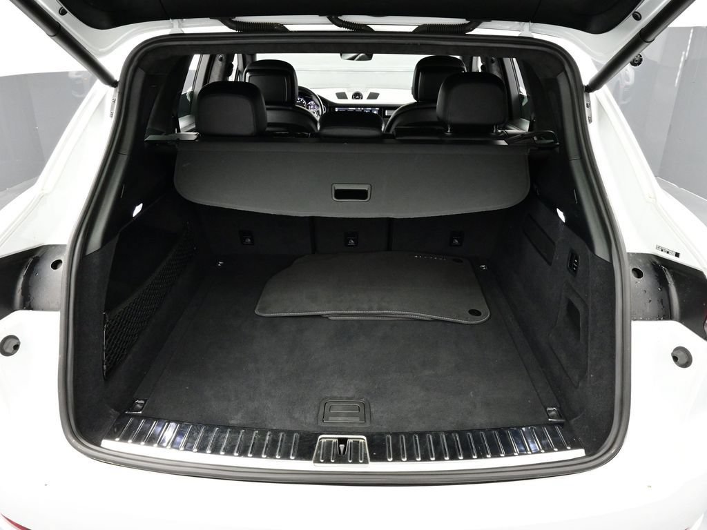 Certified 2021 Porsche Cayenne Turbo AWD/4WD image 16