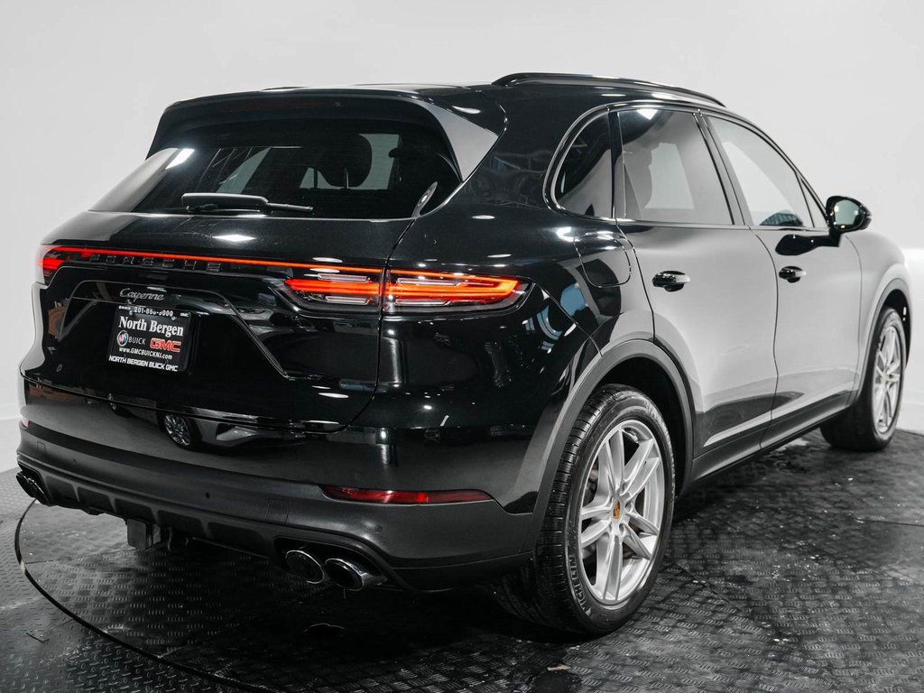 Used 2023 Porsche Cayenne w/ Premium Package image 8