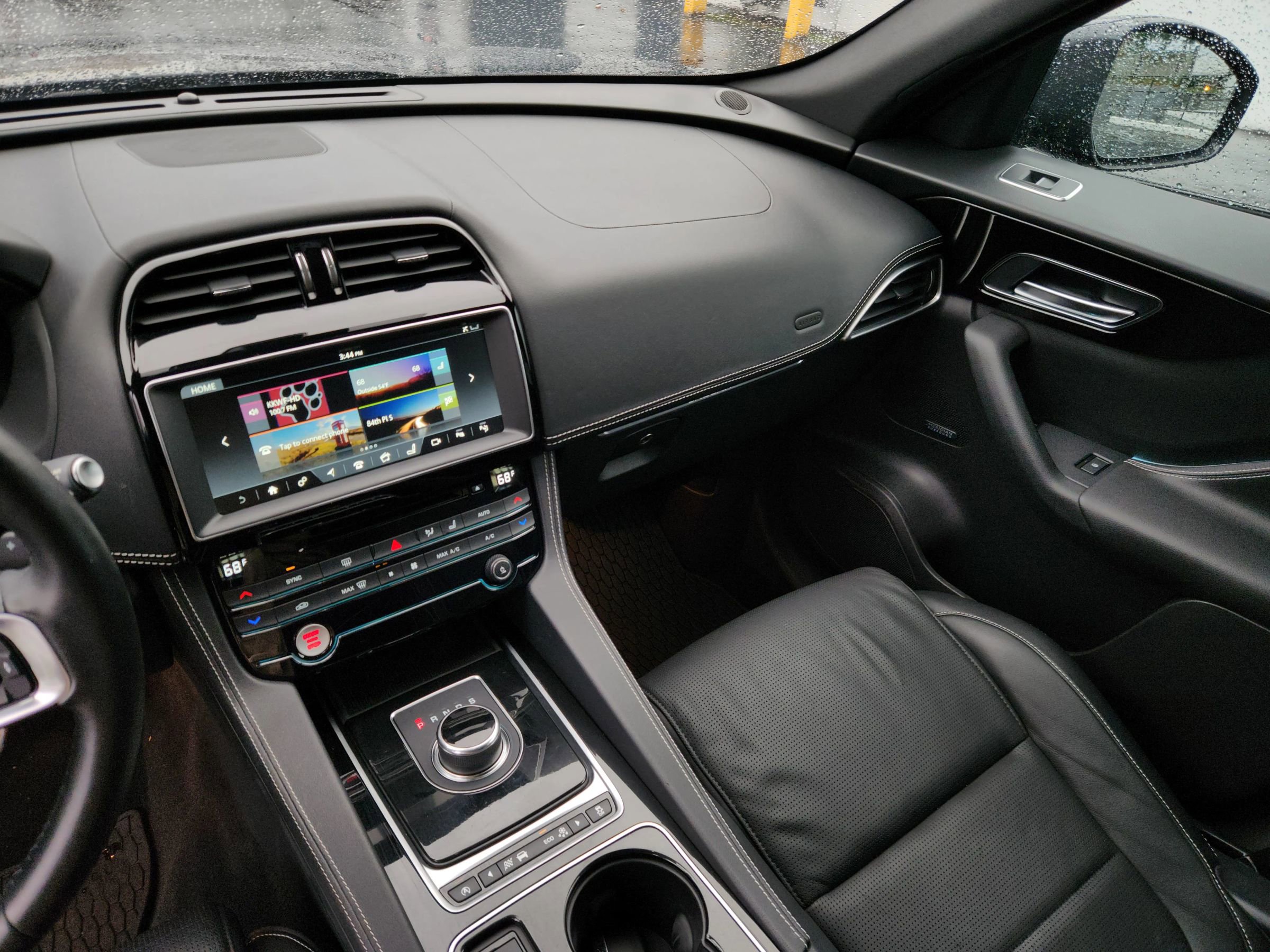 Used 2017 Jaguar F-PACE R-Sport image 14