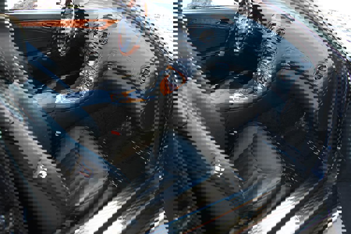 Used 2011 Mercedes-Benz SL 550 image 16