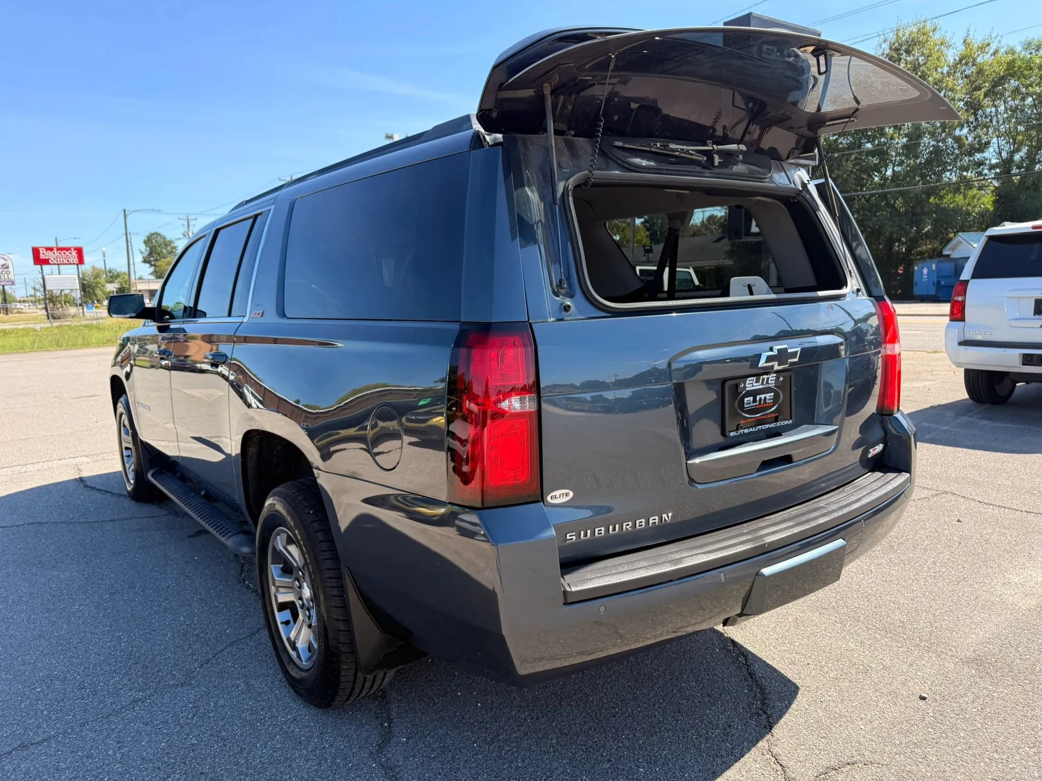 Used 2020 Chevrolet Suburban LT AWD/4WD image 20