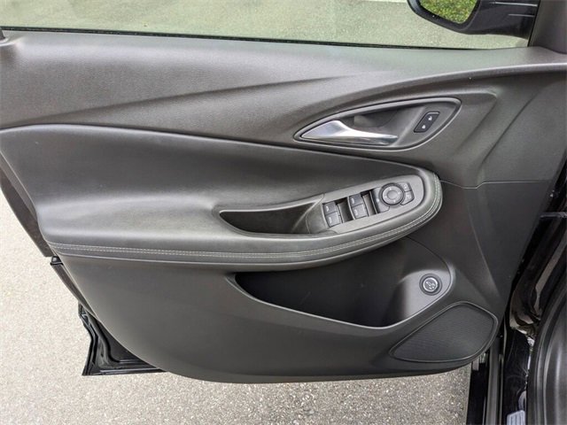 Used 2021 Buick Encore GX Select w/ Sport Touring Package image 27