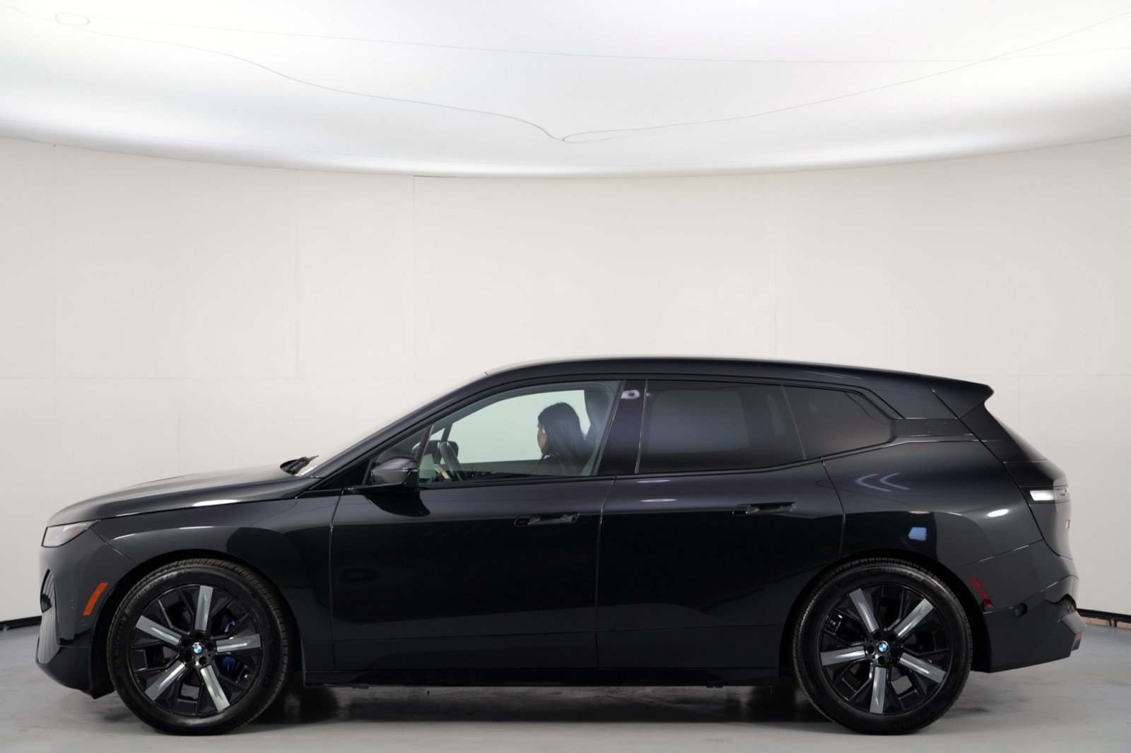 Used 2023 BMW iX M60 w/ Executive Package image 51