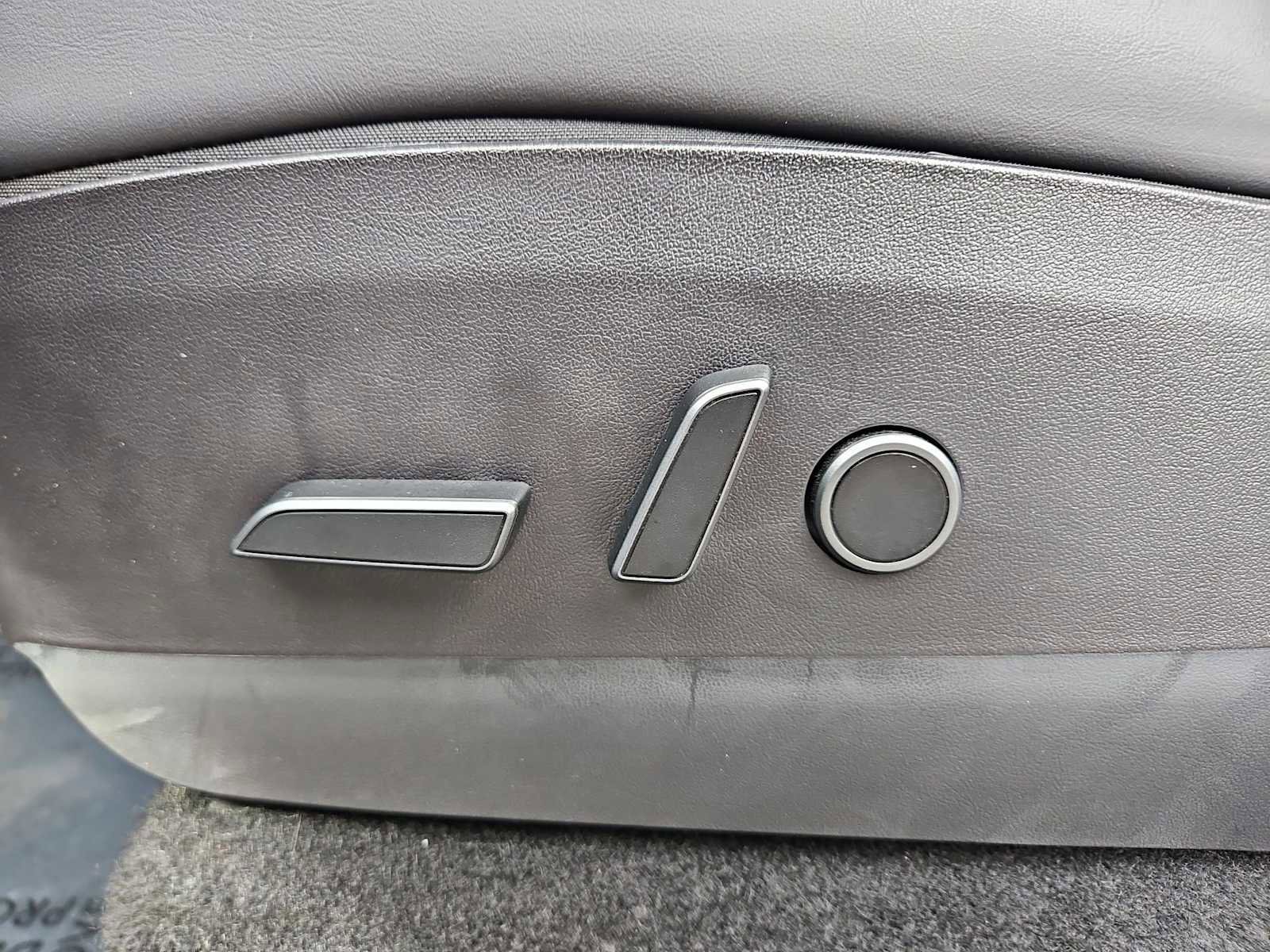 Used 2022 Tesla Model Y Performance image 17