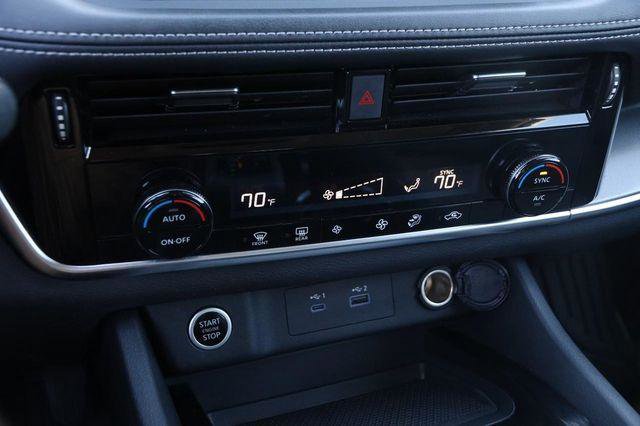 Used 2021 Nissan Rogue SV image 17