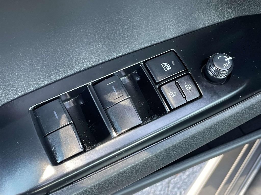 Used 2025 Toyota Camry SE w/ Convenience Package FWD image 26
