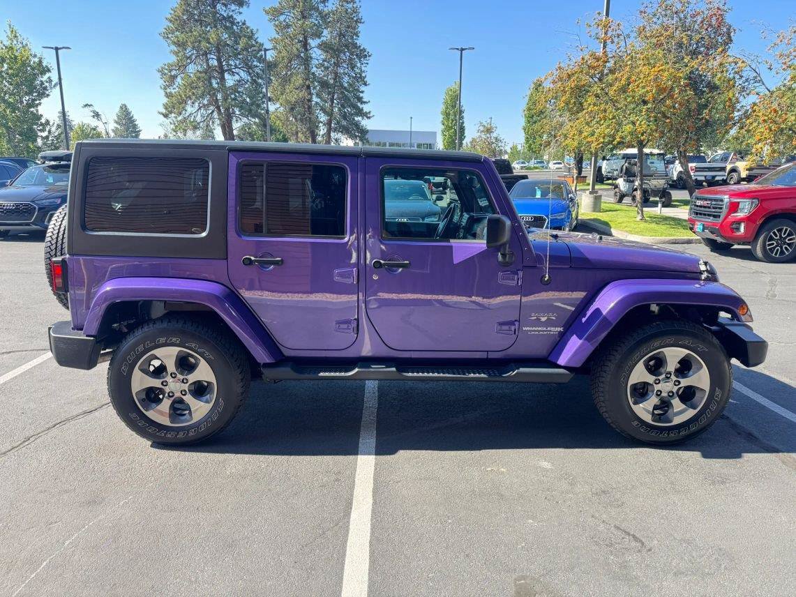 Used 2018 Jeep Wrangler Unlimited Sahara w/ Dual Top Group AWD/4WD image 6
