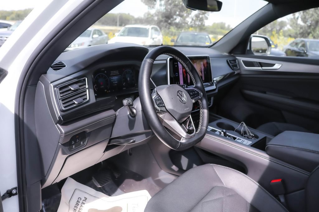 Certified 2025 Volkswagen Atlas Cross Sport SE image 17