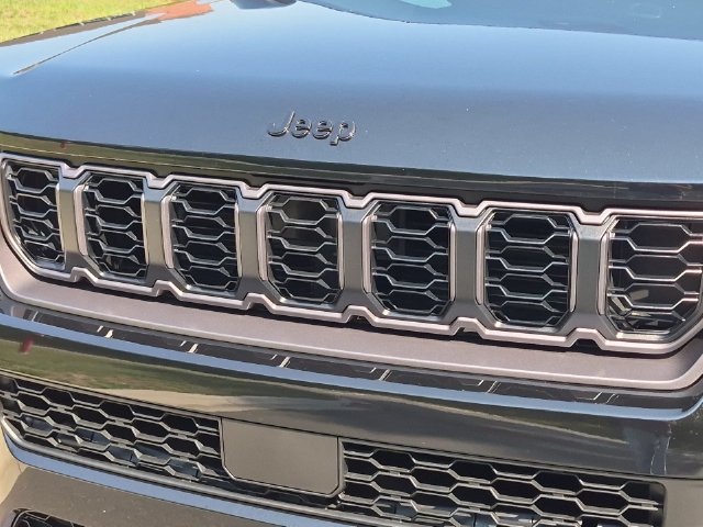 New 2026 Jeep Grand Cherokee Limited w/ Limited Altitude Package AWD/4WD image 24