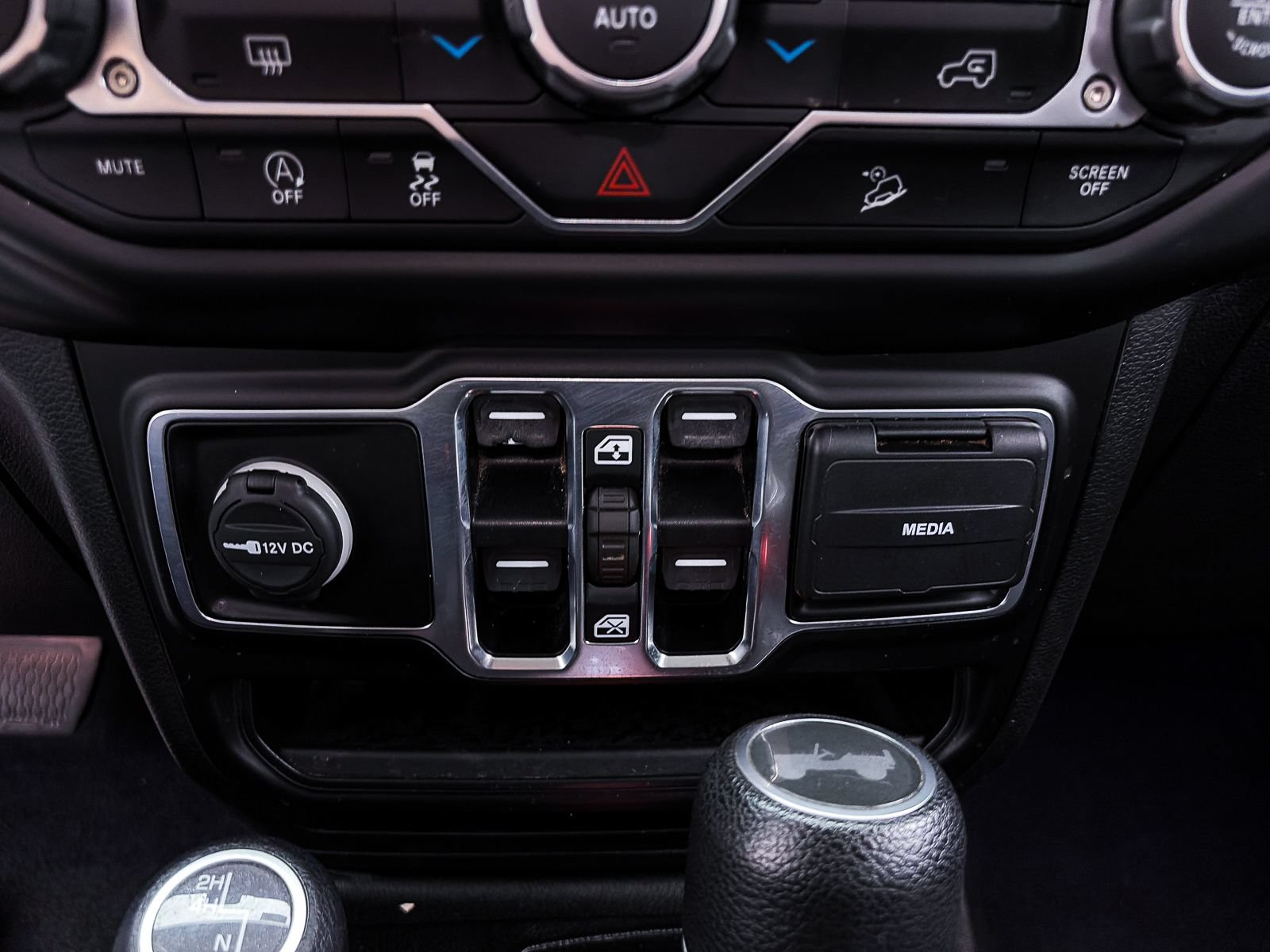 Used 2020 Jeep Wrangler Unlimited Sahara AWD/4WD image 18