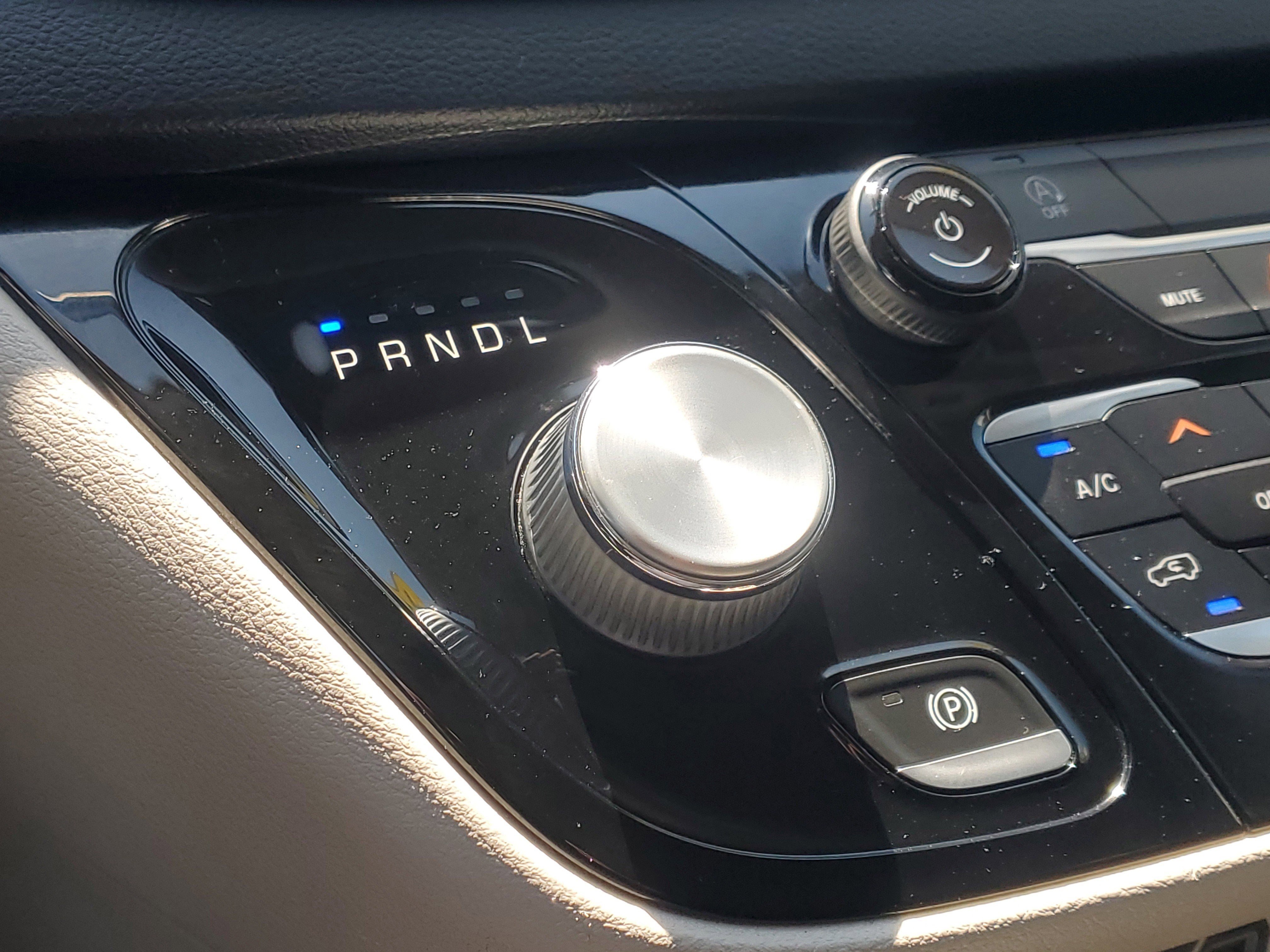 Used 2022 Chrysler Voyager LX FWD image 29