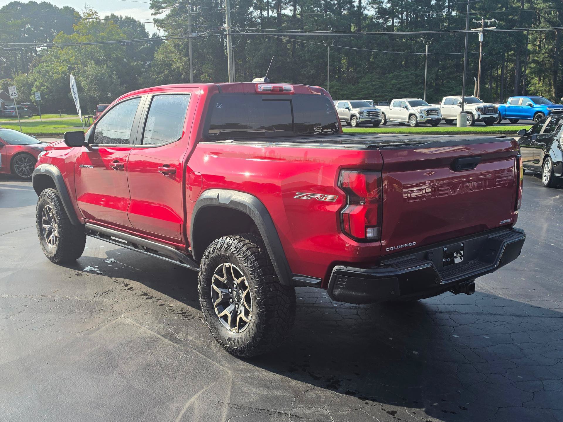 Used 2024 Chevrolet Colorado ZR2 w/ ZR2 Convenience Package III AWD/4WD image 3
