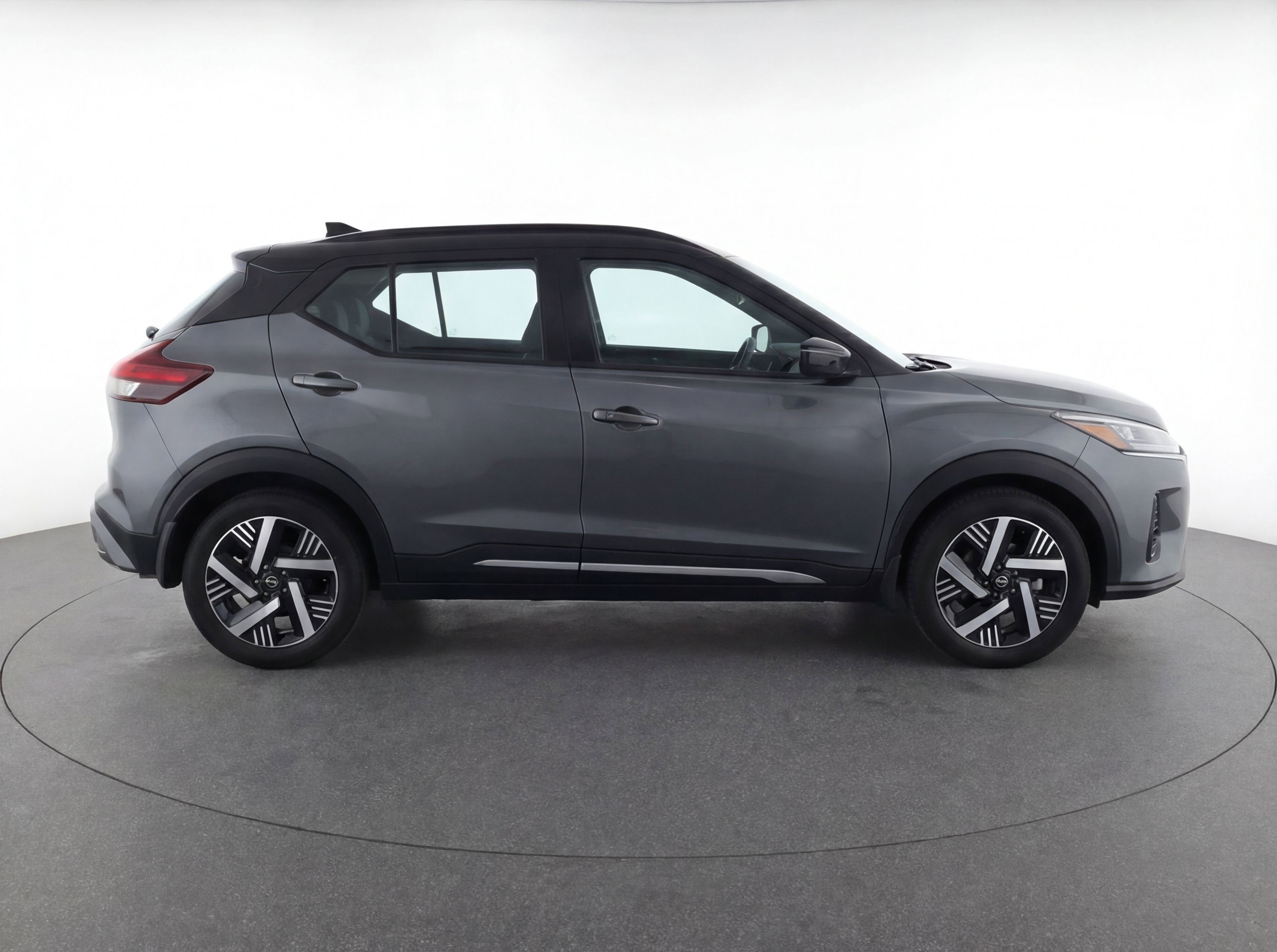 Used 2025 Nissan Kicks SV FWD image 11