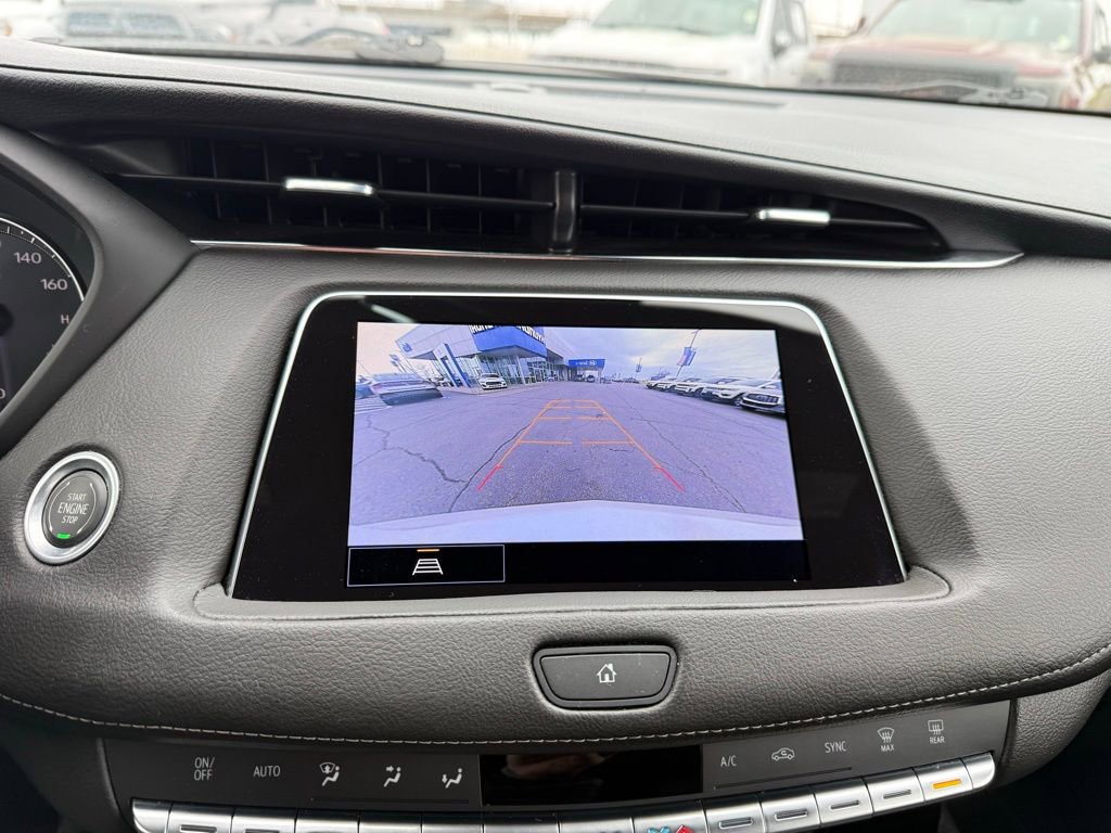 Used 2023 Cadillac XT4 Luxury w/ Cold Weather Package image 17