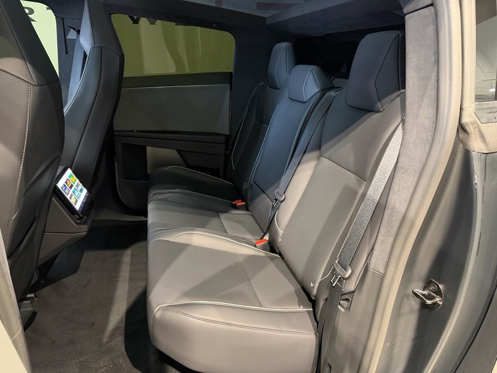 Used 2024 Tesla Cybertruck AWD Crew Cab image 38