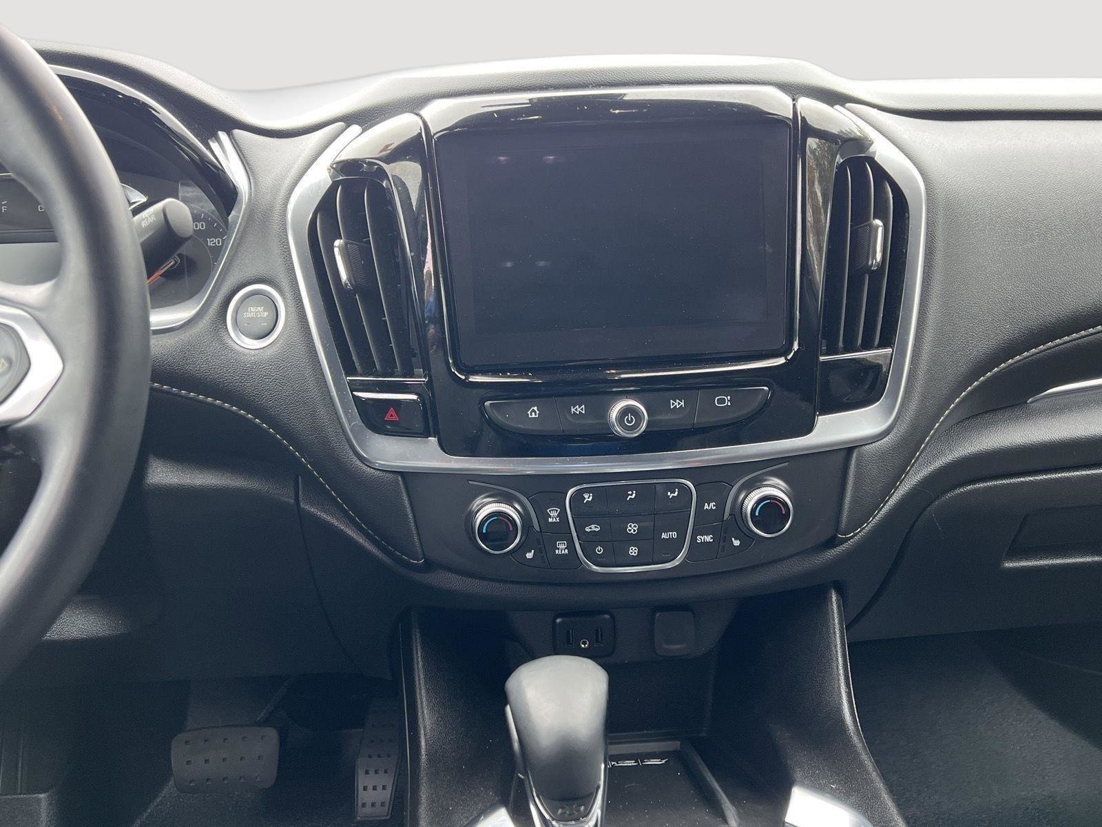 Used 2023 Chevrolet Traverse LT image 17