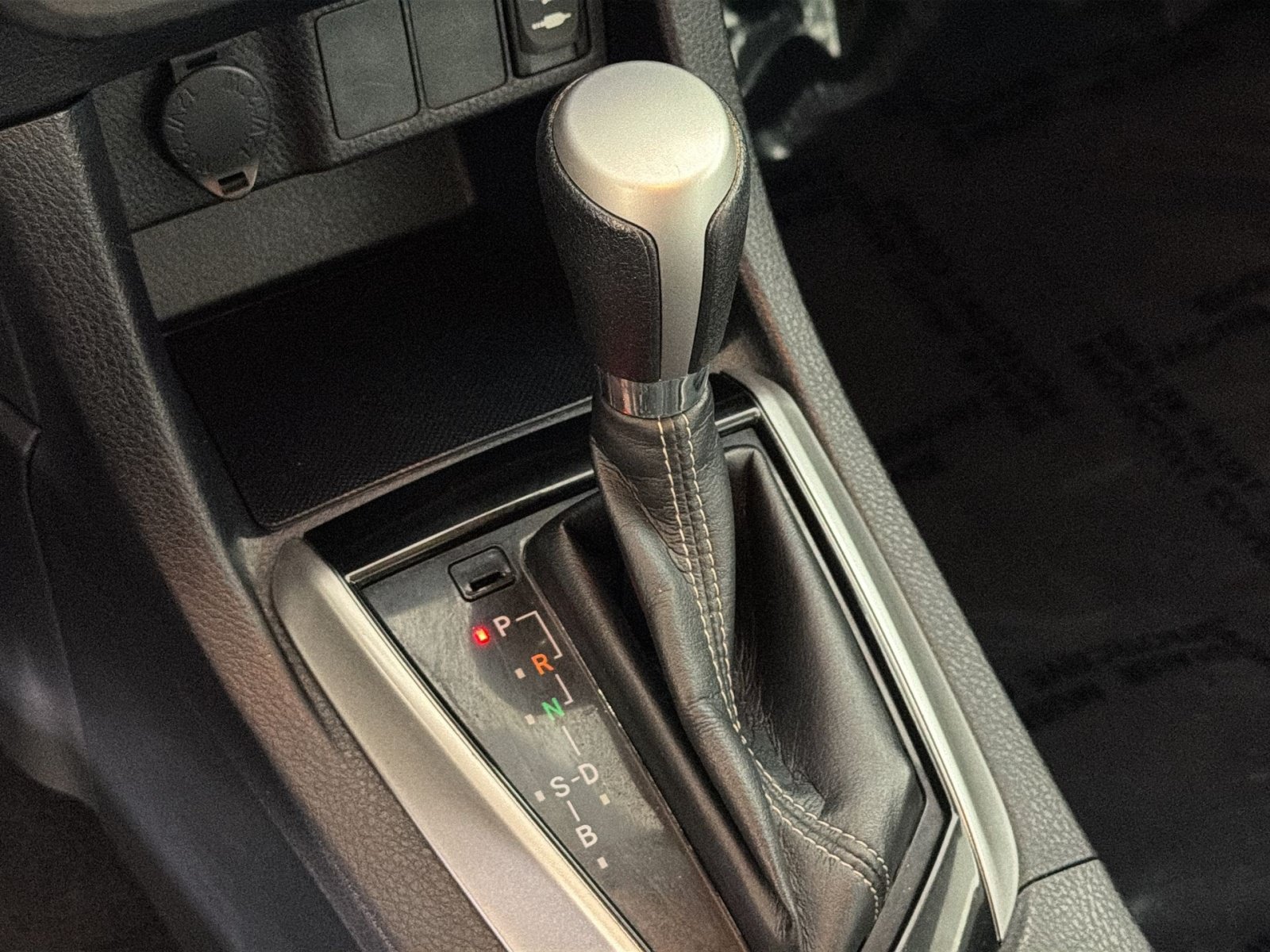 Used 2015 Toyota Corolla LE FWD image 20