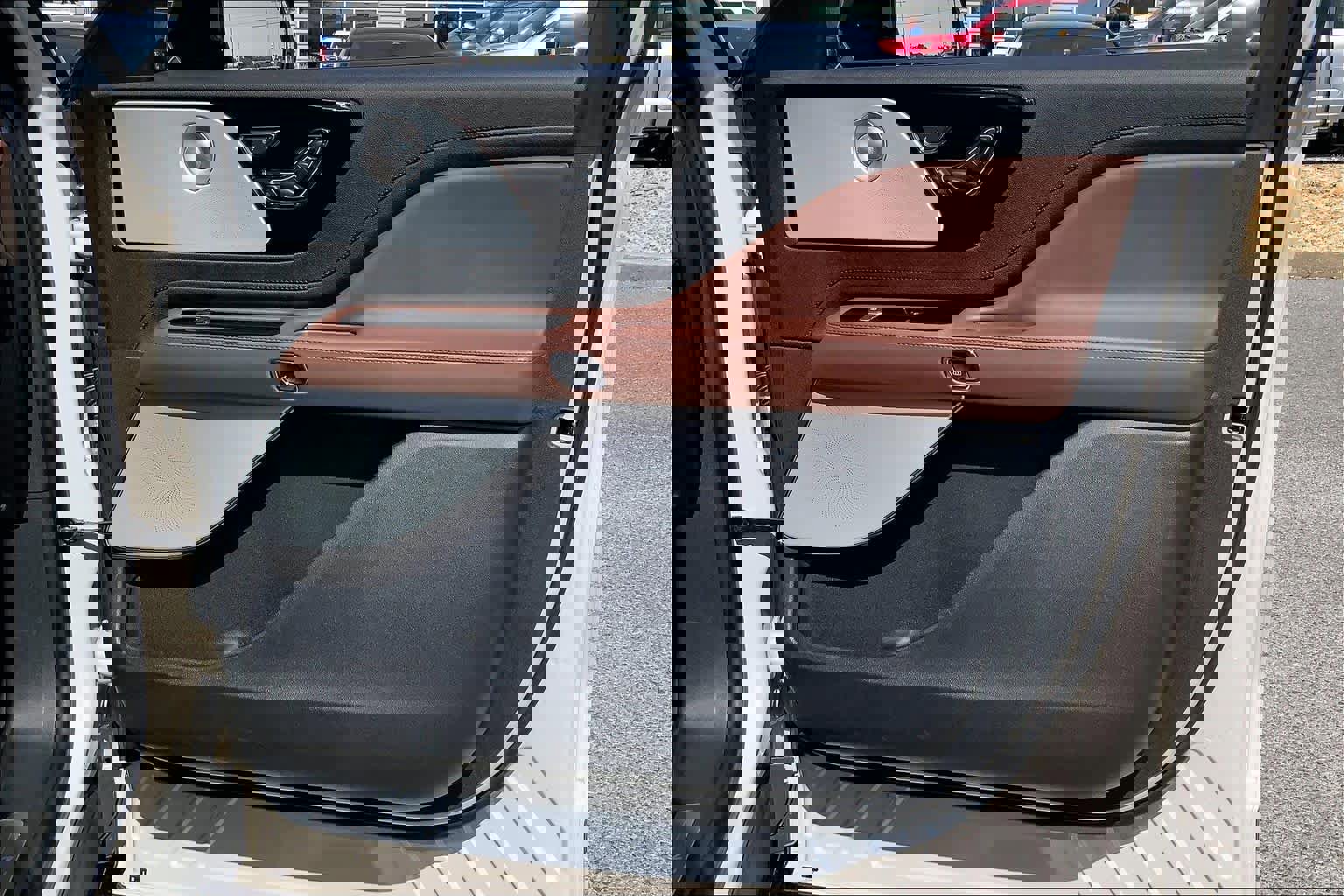 Used 2025 Lincoln Aviator Reserve w/ Equipment Group 201A image 22