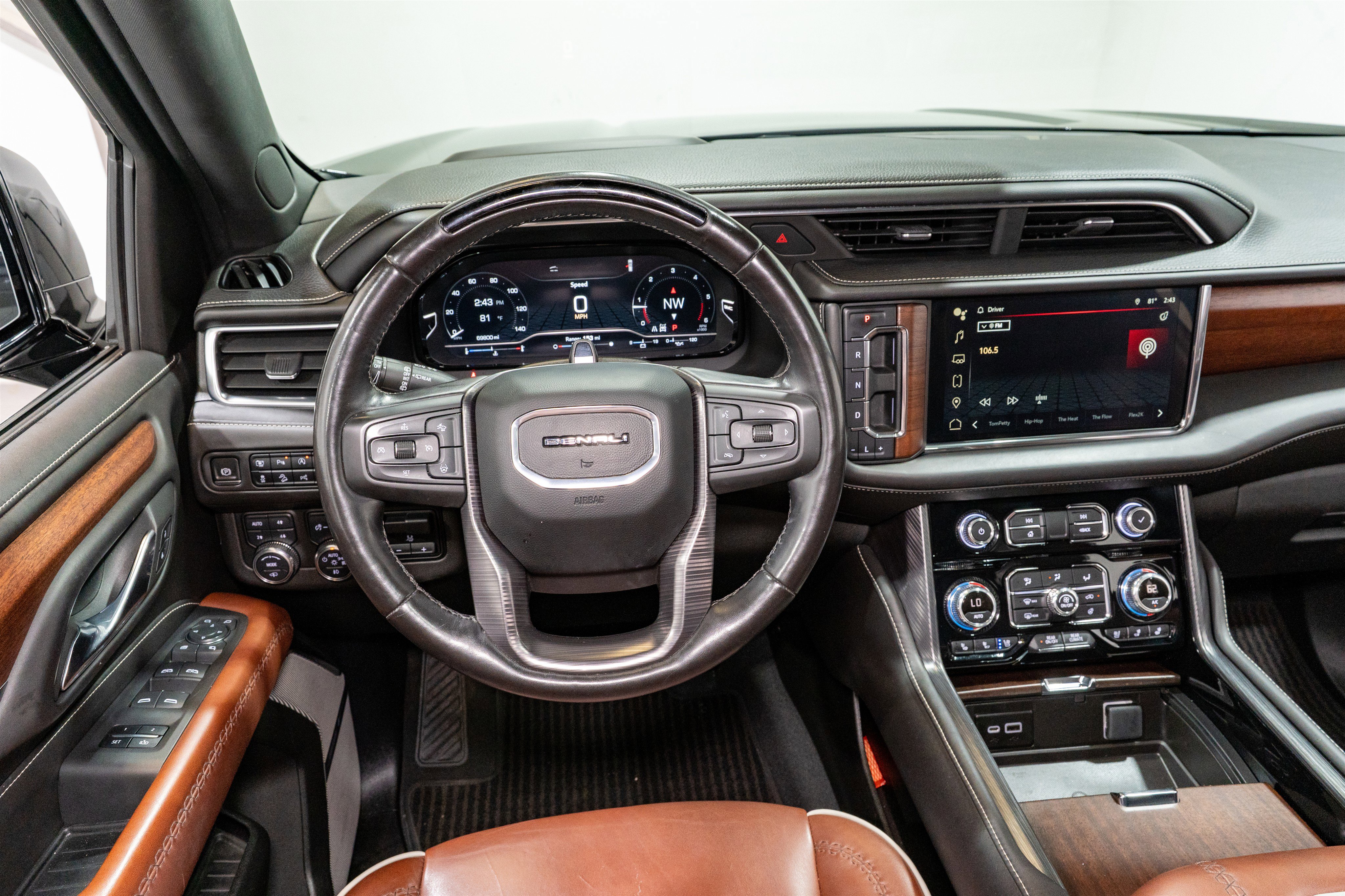 Used 2023 GMC Yukon Denali Ultimate AWD/4WD image 12