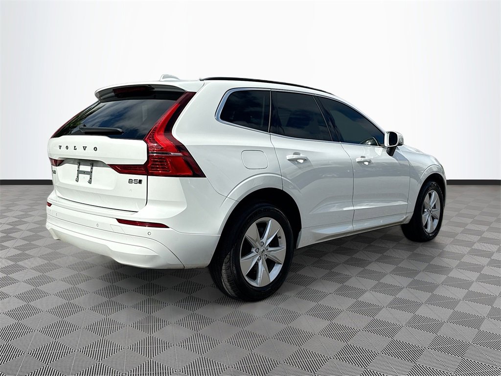 Used 2022 Volvo XC60 B5 Momentum image 6