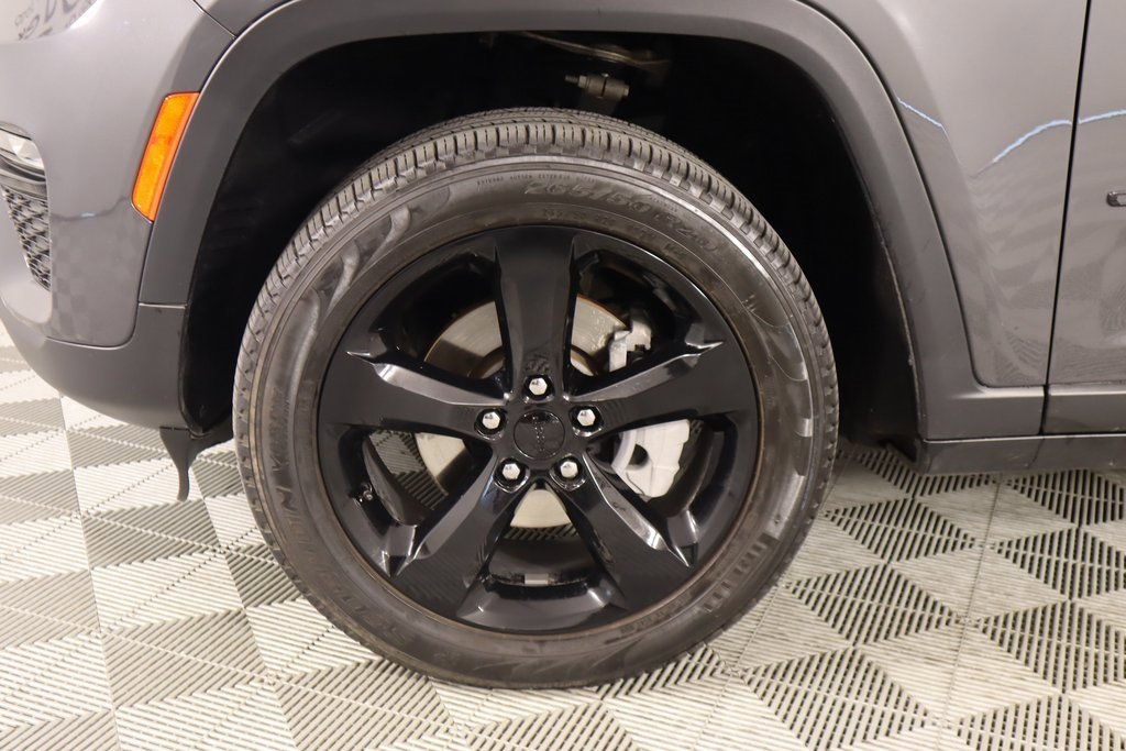 Used 2024 Jeep Grand Cherokee Limited w/ Black Appearance Package image 18