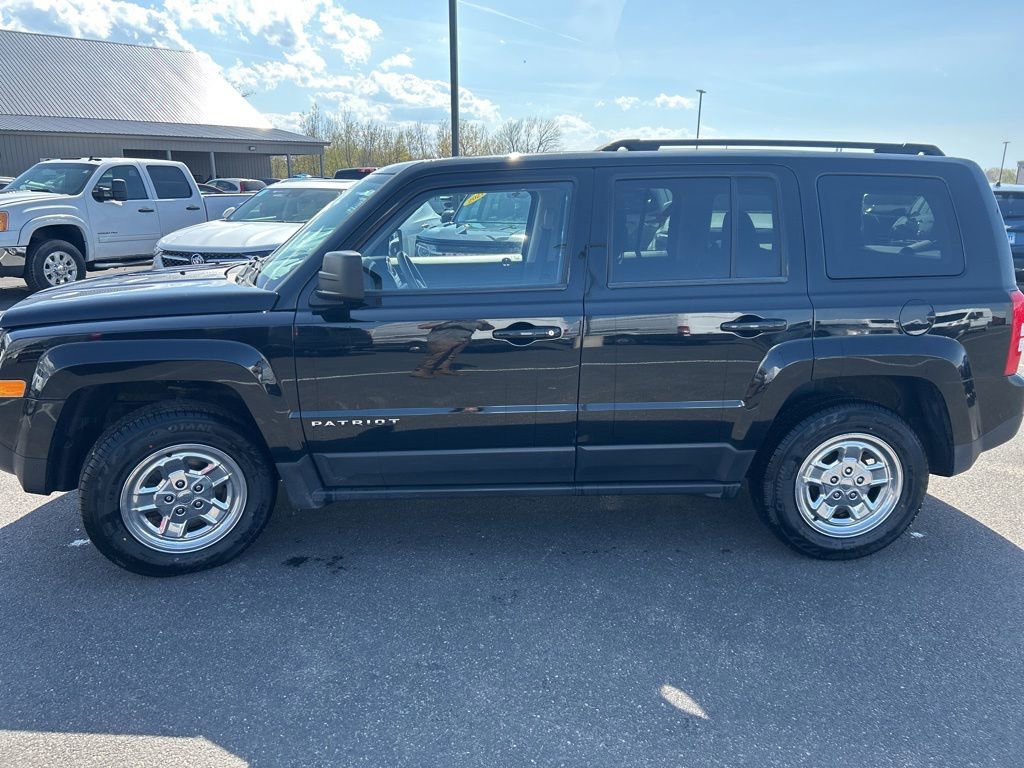 Used 2017 Jeep Patriot Sport w/ Power Value Group FWD image 4