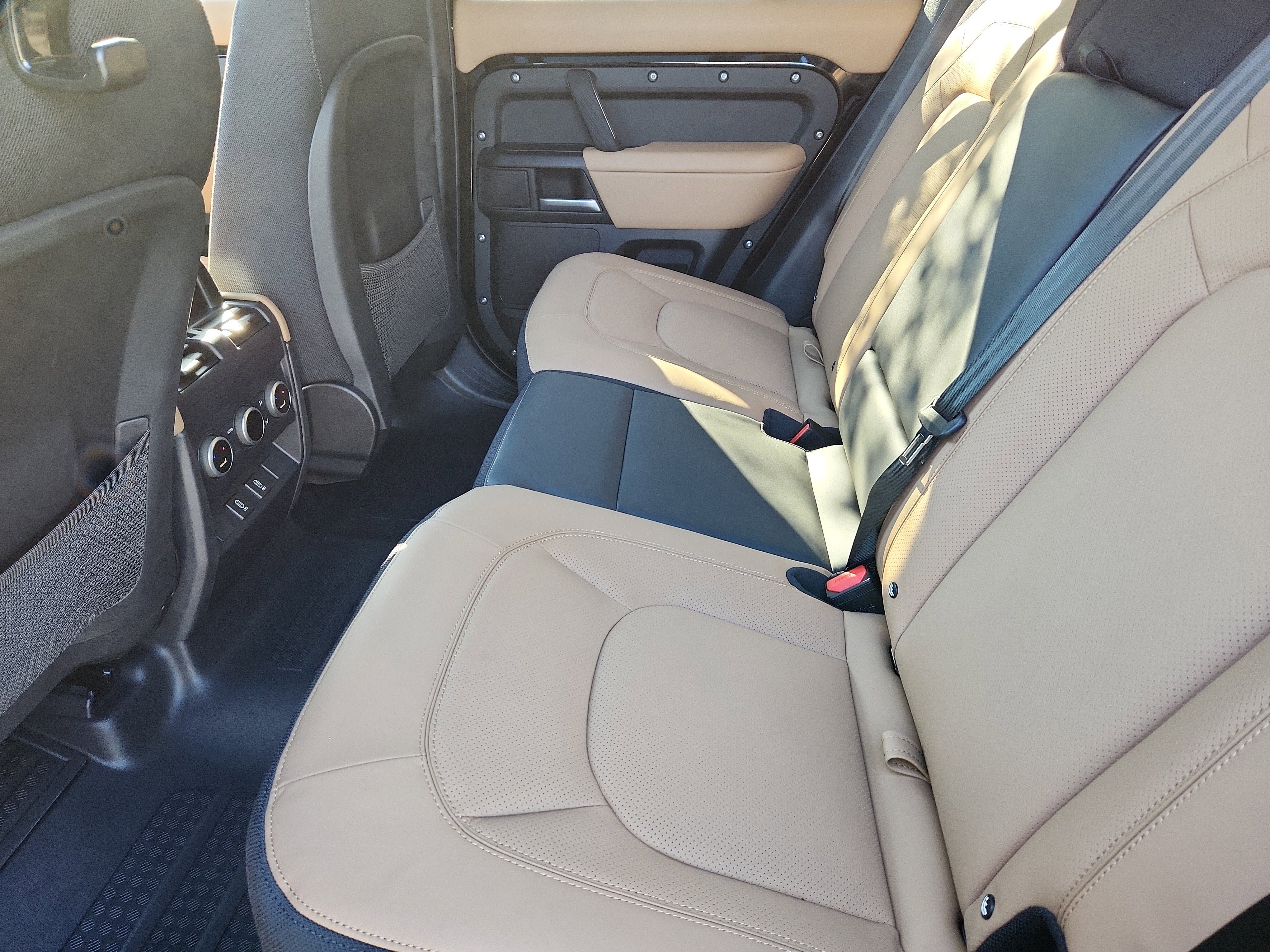 New 2026 Land Rover Defender 110 V8 image 5