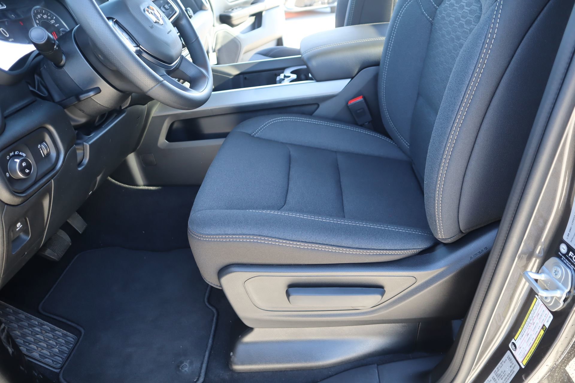 New 2026 RAM 1500 Express AWD/4WD image 10