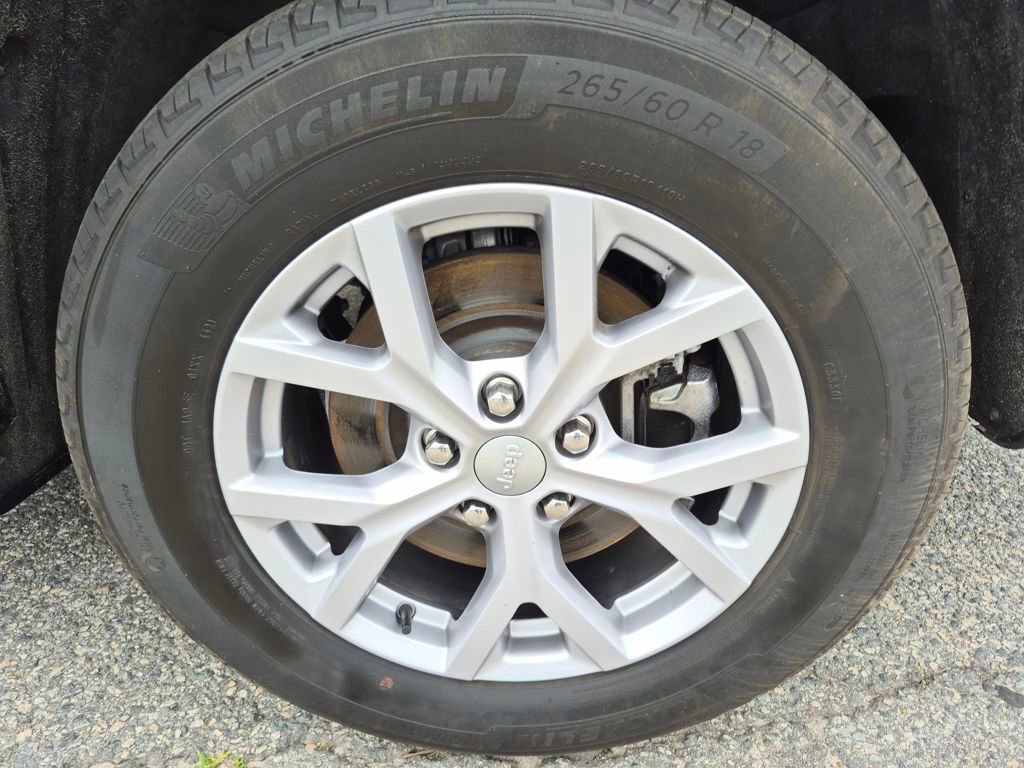 Used 2022 Jeep Grand Cherokee L Limited image 9