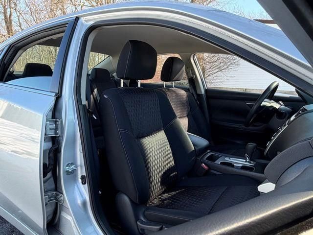 Used 2016 Nissan Altima 2.5 S w/ Power Driver Seat Package image 6