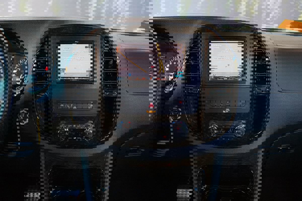 Used 2018 Mercedes-Benz Metris Passenger image 17