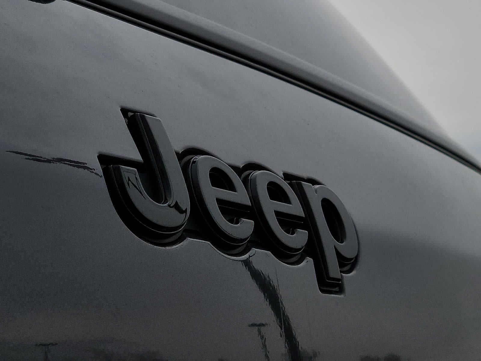 Used 2024 Jeep Grand Cherokee L Laredo AWD/4WD image 29