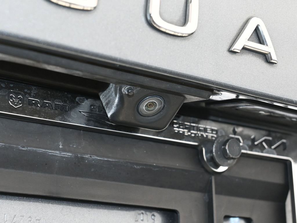 Used 2022 Volkswagen Tiguan SE R-Line image 40