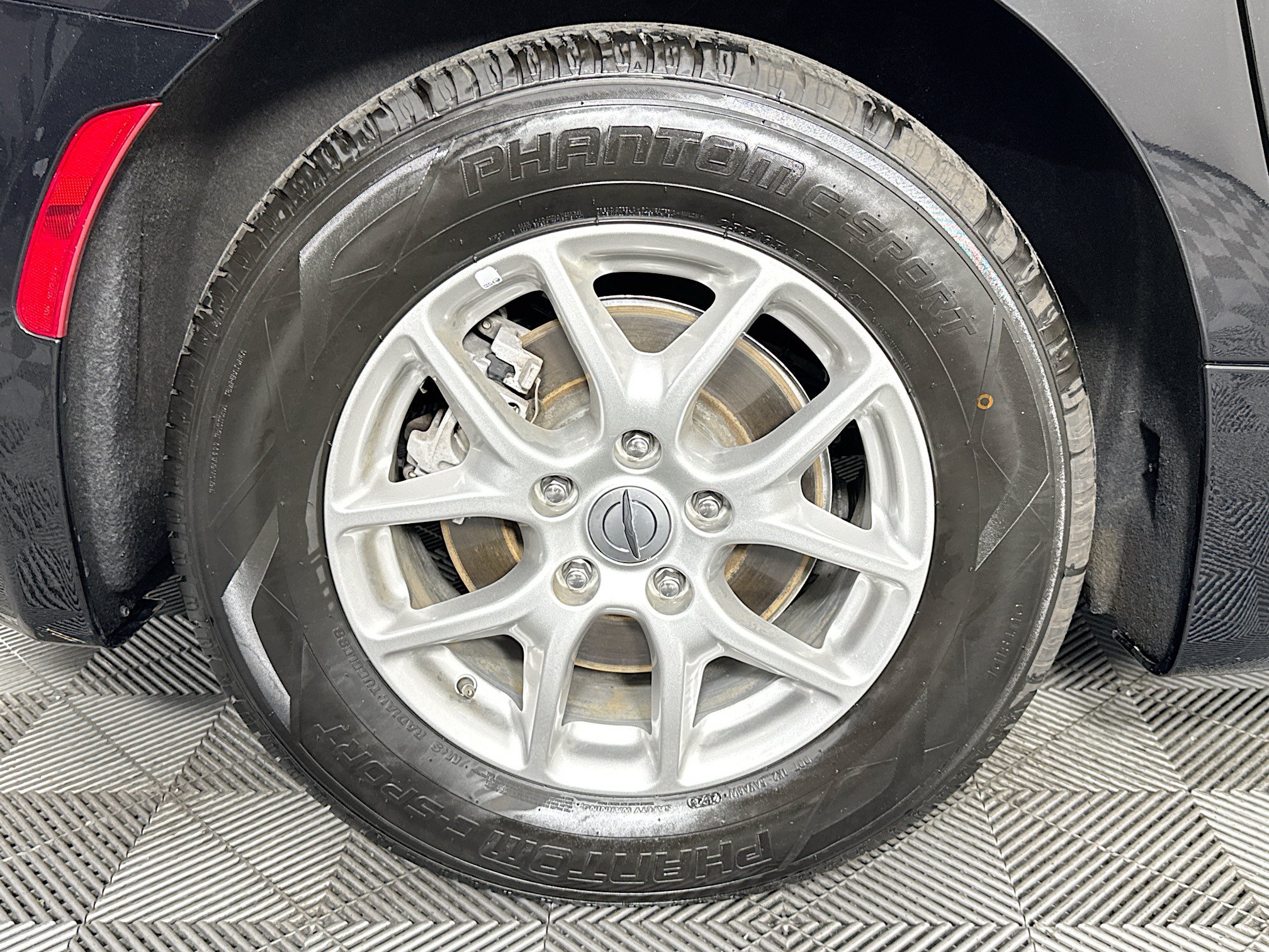 Used 2024 Chrysler Pacifica Touring-L FWD image 32