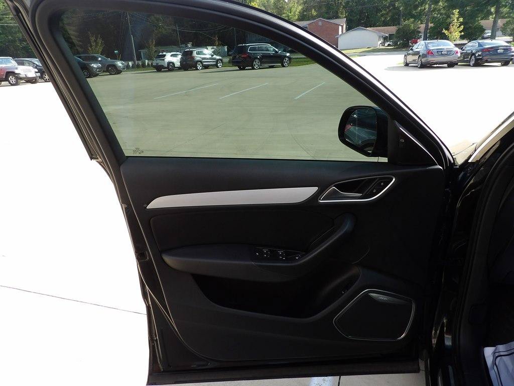 Used 2018 Audi Q3 2.0T Premium Plus w/ Premium Plus Package AWD/4WD image 9