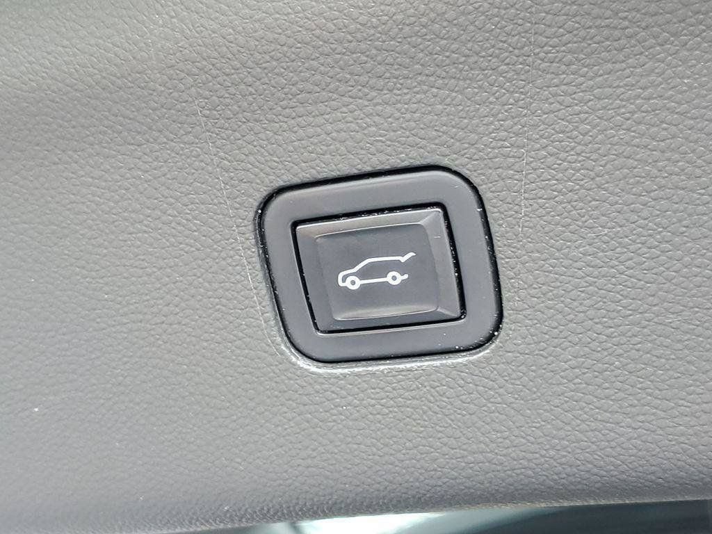 Used 2022 Buick Enclave Avenir w/ Avenir Technology Package AWD/4WD image 36