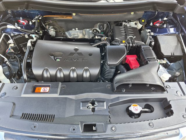 Used 2015 Mitsubishi Outlander SE AWD/4WD image 24