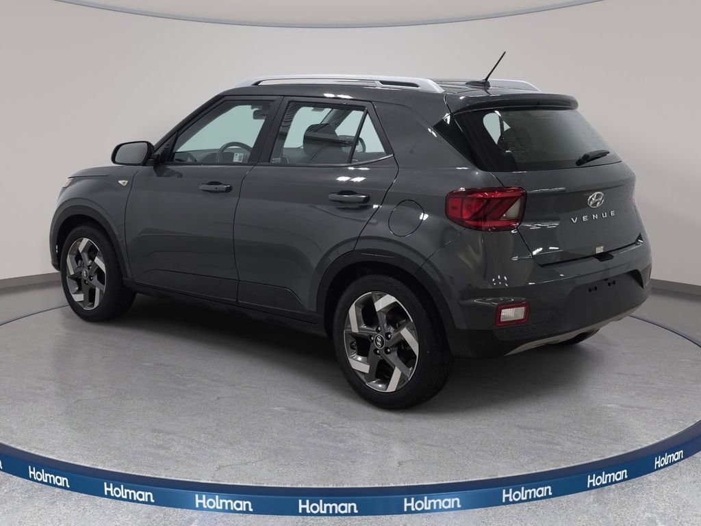 Used 2025 Hyundai Venue SEL FWD image 8