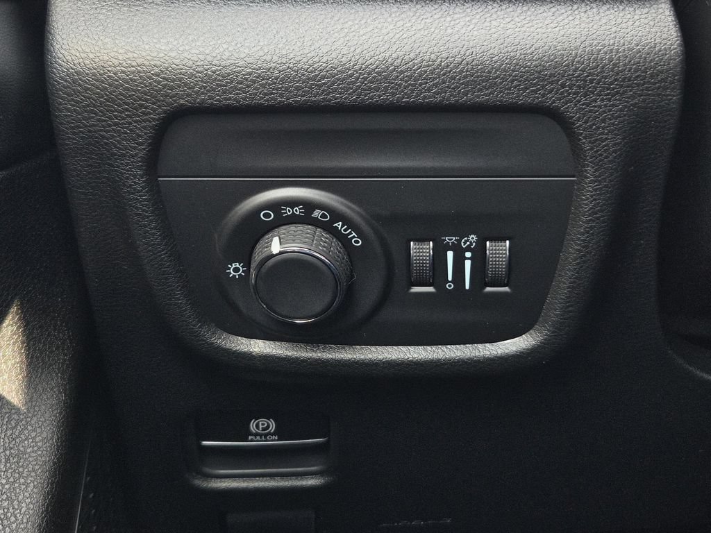 New 2026 Jeep Grand Cherokee Altitude RWD image 25