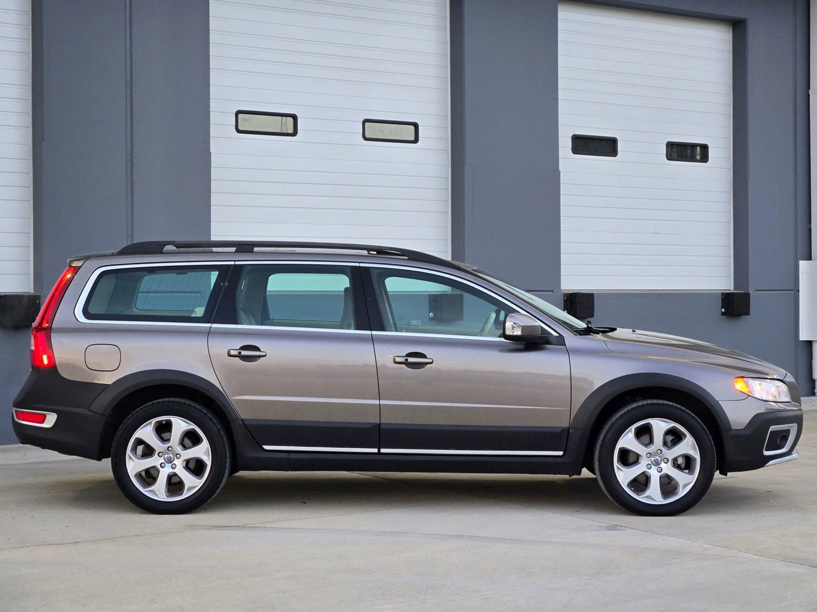 Used 2011 Volvo XC70 T6 image 9