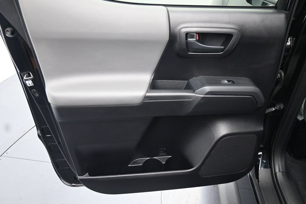 Used 2020 Toyota Tacoma SR AWD/4WD image 16